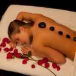 Karsto akmeņu muguras masāža